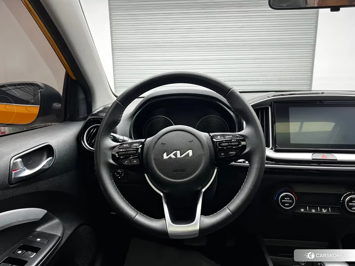 Kia KX1 2022 Yellow/orange из Китая, фото 4