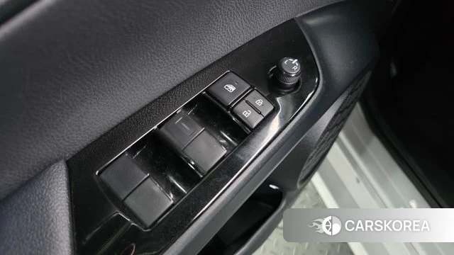 Toyota Prius 4th Generation 2022 Белый из Кореи, фото 4