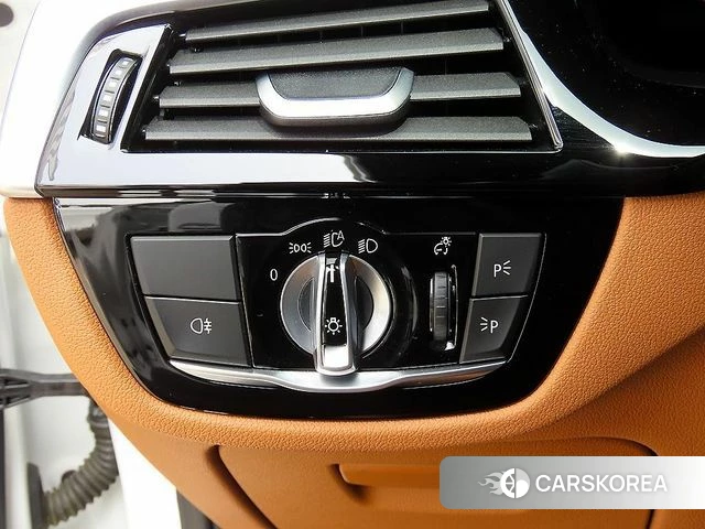 BMW 5 Series (G30) 2023 Белый из Кореи, фото 4