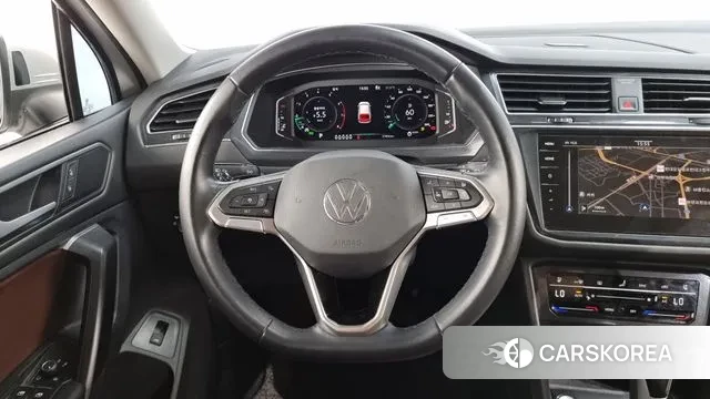 Volkswagen Tiguan Allspace 2023 Белый из Кореи, фото 4