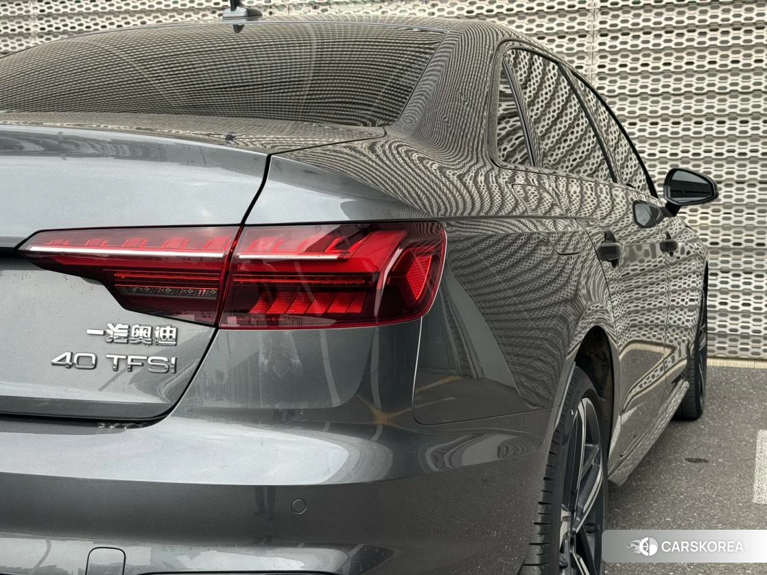 Audi A4L 2023 Темно-серый из Китая, фото 4