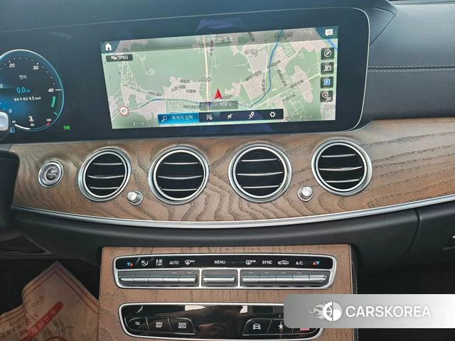 Mercedes-Benz E-Class W213 2022 Белый из Кореи, фото 4