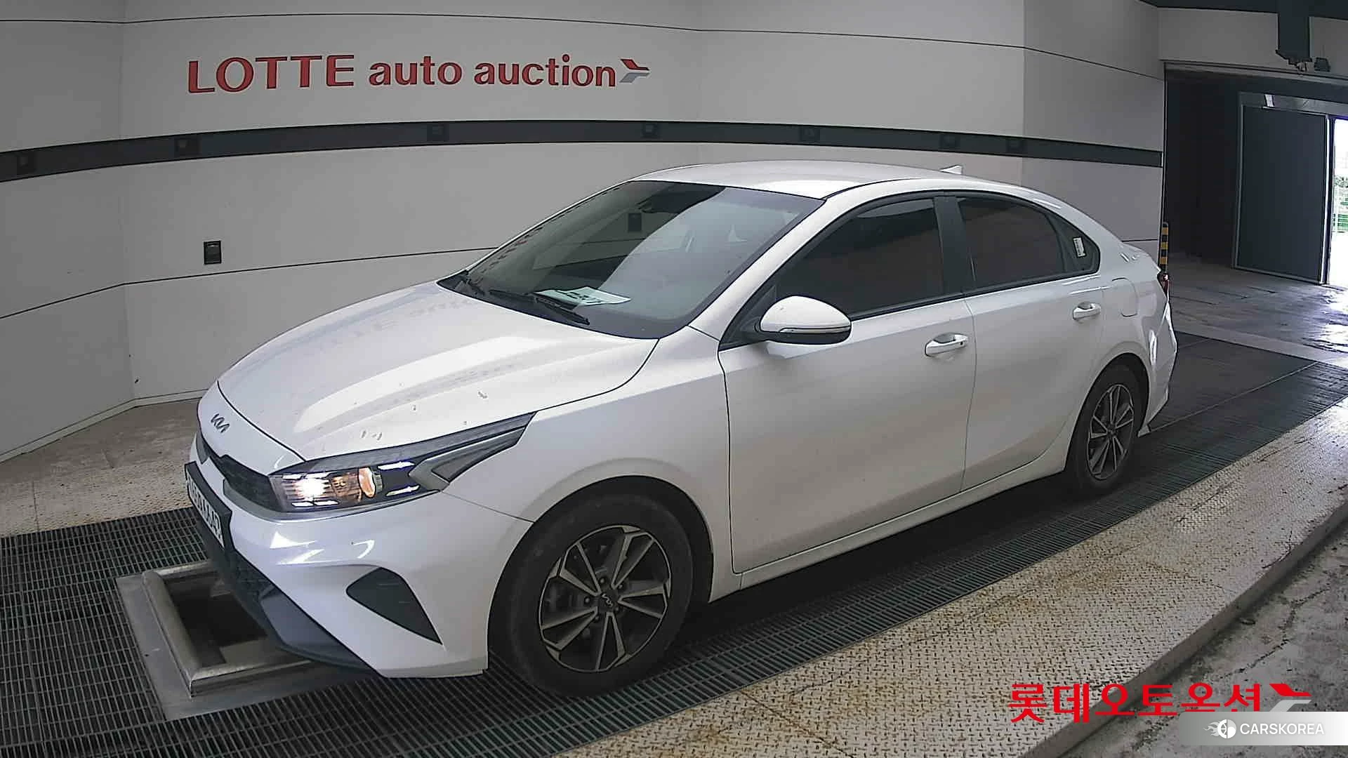 Kia K3 2022 Snow White Pearl из Кореи, фото 4