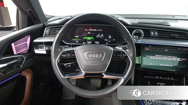 Audi e-Tron 2021 Белый из Кореи, фото 4