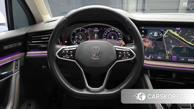 Volkswagen Touareg 3rd generation 2021 Белый из Кореи, фото 4