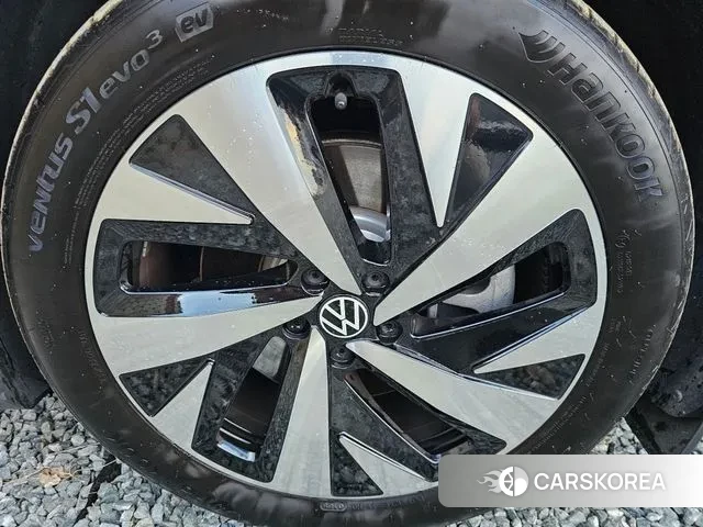 Volkswagen ID.4 2023 Серебряный из Кореи, фото 4