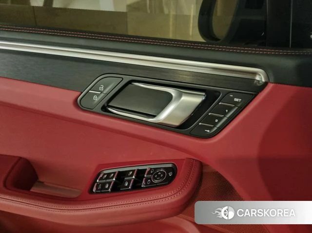 Porsche Macan 2024 Серебристо-серый из Кореи, фото 4