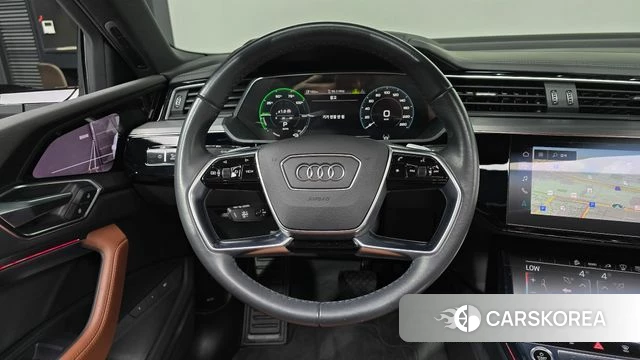 Audi e-Tron 2021 Белый из Кореи, фото 4
