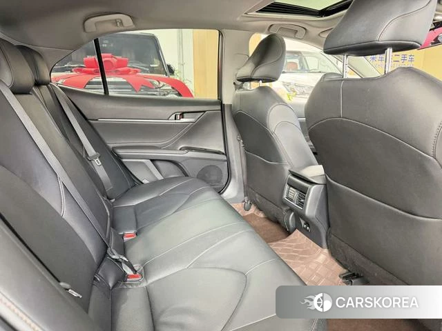 Toyota Camry 2021 Белый из Китая, фото 4