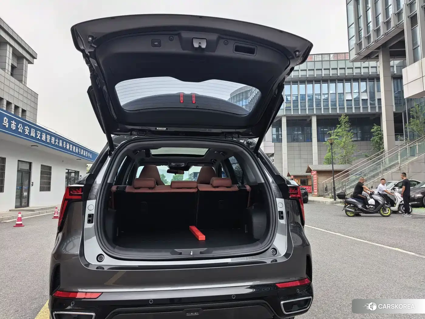 Chang'an Changan CS75PLUS 2025 Silver/gray из Китая, фото 4