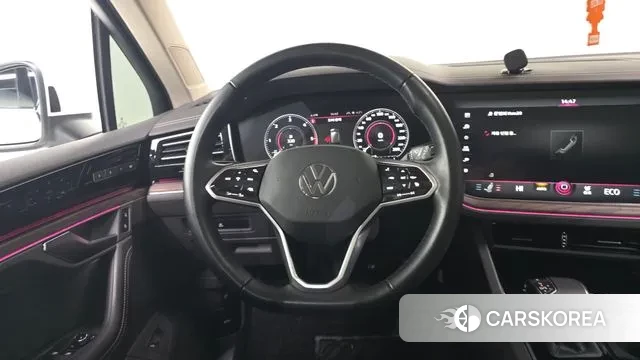Volkswagen Touareg 3rd generation 2023 Белый из Кореи, фото 4