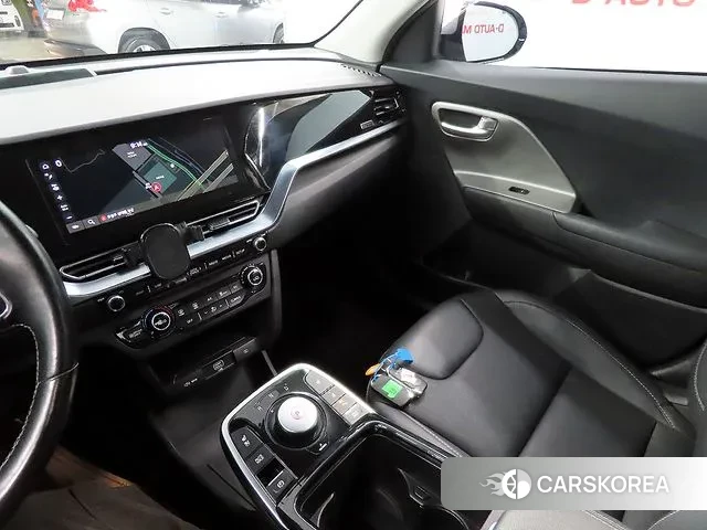 Kia Niro Plus 2022 Серебряный из Кореи, фото 4