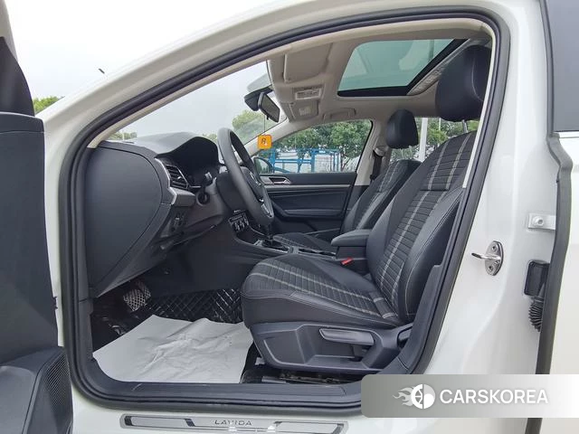 Volkswagen Lavida 2022 Белый из Китая, фото 4