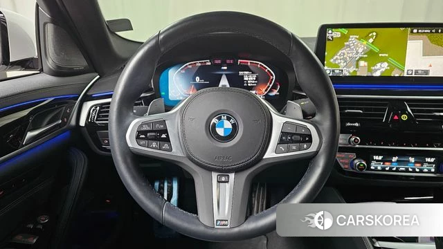 BMW 5 Series (G30) 2023 Белый из Кореи, фото 4