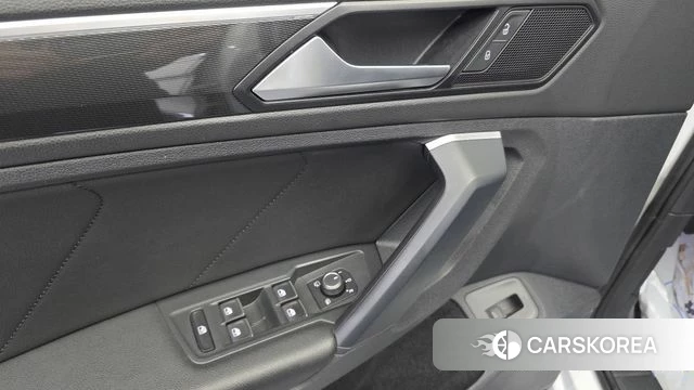 Volkswagen Tiguan second Generation 2019 Белый из Кореи, фото 4