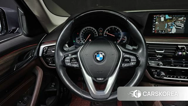 BMW 5 Series (G30) 2018 Серебристо-серый из Кореи, фото 4