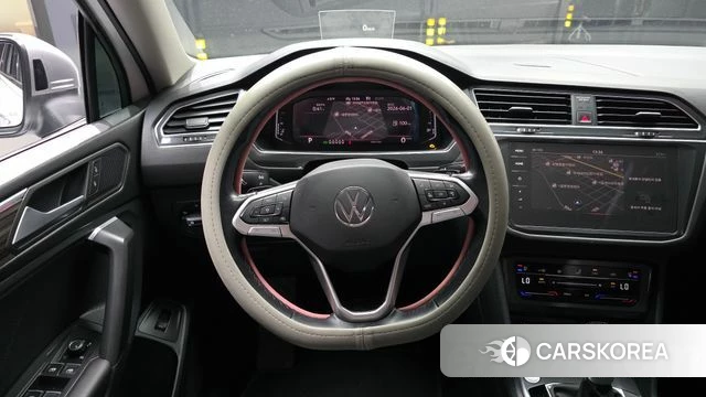Volkswagen Tiguan Allspace 2023 Белый из Кореи, фото 4