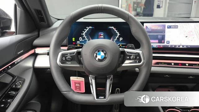 BMW 5 Series (G60) 2025 Черный из Кореи, фото 4