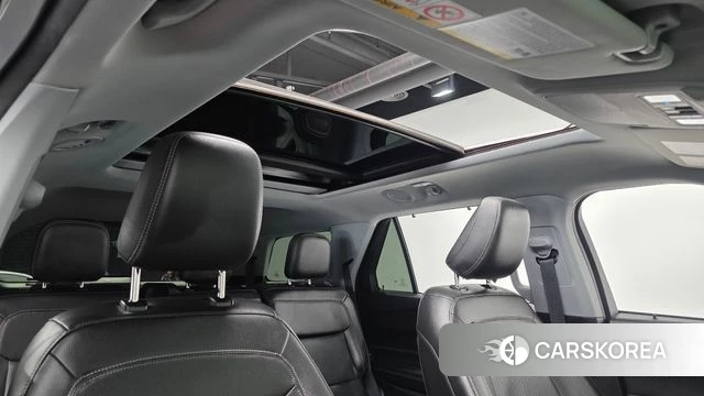 Ford Explorer 6th Generation 2022 Белый из Кореи, фото 4