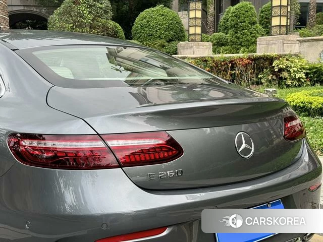 Mercedes-Benz E-class (imported) 2023 Серебристо-серый из Китая, фото 4