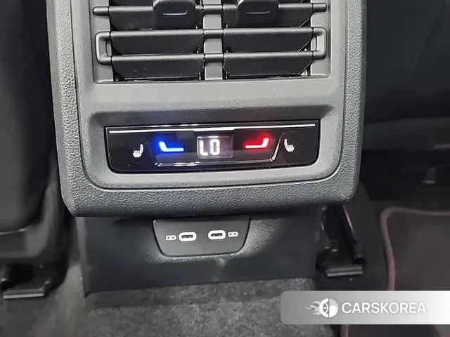 Volkswagen Golf 8th Generation 2024 Красный из Кореи, фото 4