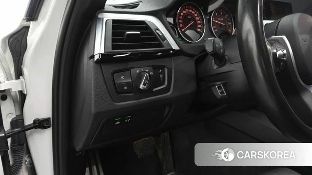 BMW 3 Series (F30) 2018 Белый из Кореи, фото 4