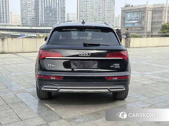 Audi Q5L 2022 Черный из Китая, фото 4