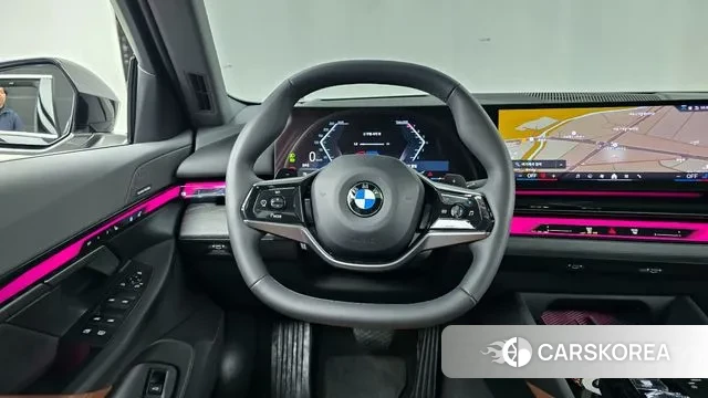 BMW 5 Series (G60) 2023 Черный из Кореи, фото 4