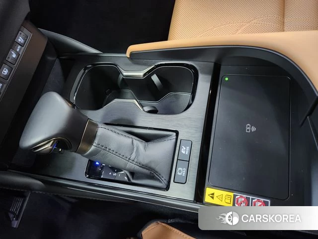 Lexus ES300h 7th generation 2025 Черный из Кореи, фото 4