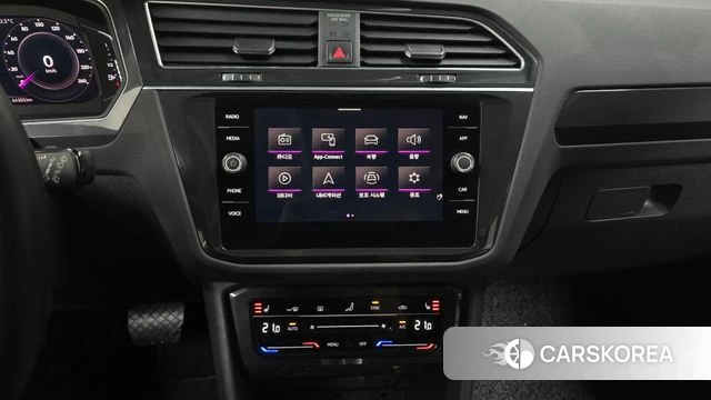 Volkswagen Tiguan second Generation 2021 Белый из Кореи, фото 4