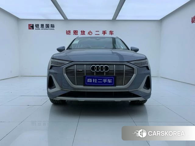 Audi e-tron 2026 Темно-серый из Китая, фото 4