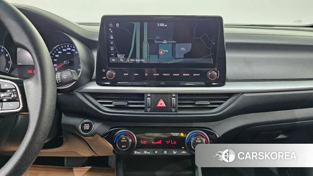 Kia The New K3 2nd generation 2023 Белый из Кореи, фото 4