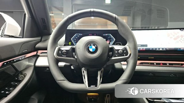 BMW 5 Series (G60) 2026 Белый из Кореи, фото 4