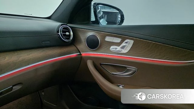 Mercedes-Benz E-Class W213 2023 Белый из Кореи, фото 4