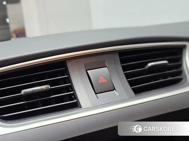 Nissan Xuan Yi 2025 Белый из Китая, фото 4