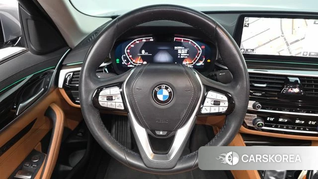 BMW 5 Series (G30) 2023 Серебристо-серый из Кореи, фото 4