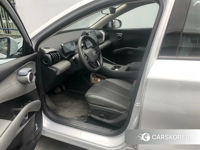 BYD Yuan PLUS 2025 Белый из Китая, фото 4