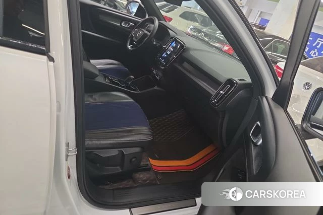 Volvo XC40 2022 Белый из Китая, фото 4
