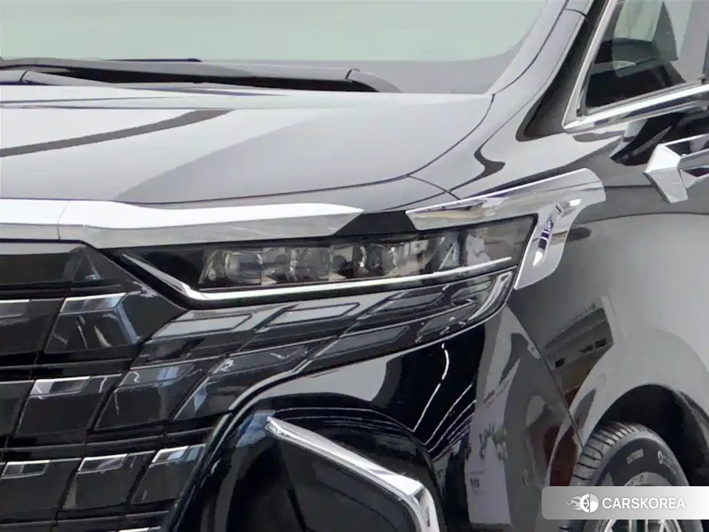 Toyota Alphard 2023 Черный из Китая, фото 4
