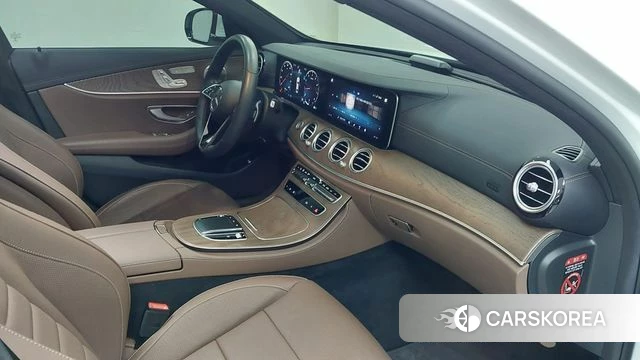 Mercedes-Benz E-Class W213 2022 Белый из Кореи, фото 4