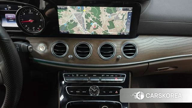 Mercedes-Benz E-Class W213 2018 Серый из Кореи, фото 4