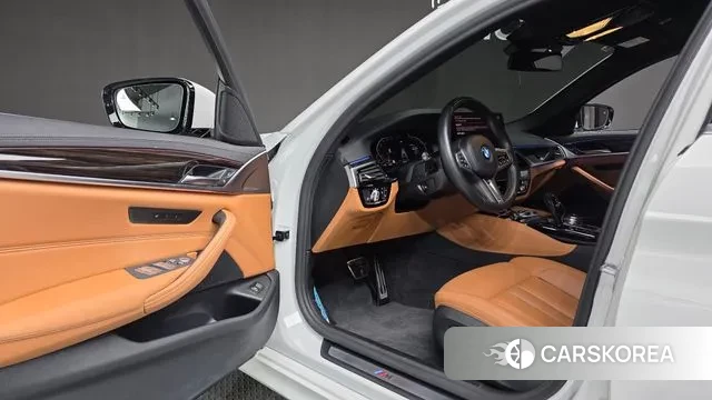 BMW 5 Series (G30) 2021 Белый из Кореи, фото 4