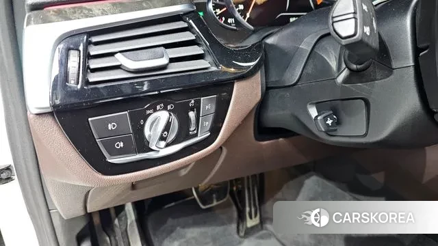 BMW 5 Series (G30) 2018 Белый из Кореи, фото 4