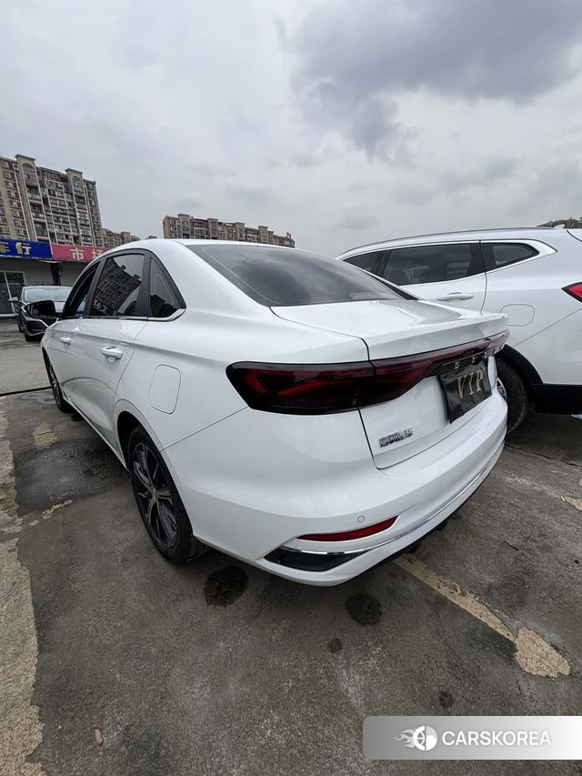 Geely Automobile Emgrand 2023 Белый из Китая, фото 4