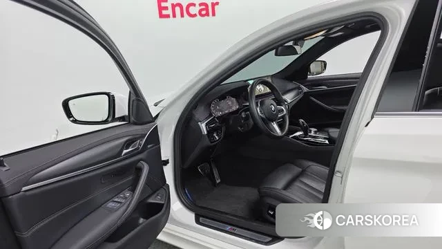 BMW 5 Series (G30) 2023 Белый из Кореи, фото 4