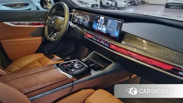 BMW 7 Series (G70) 2024 Белый из Кореи, фото 4