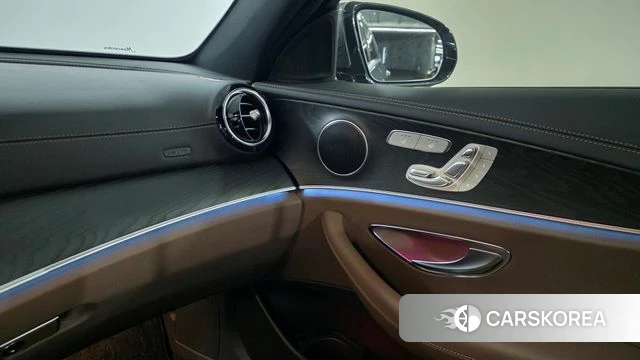 Mercedes-Benz E-Class W213 2023 Серый из Кореи, фото 4