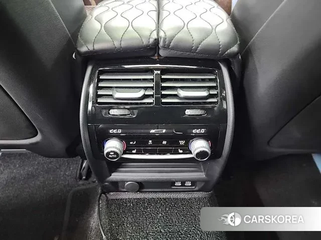 BMW 5 Series (G30) 2021 Серебристо-серый из Кореи, фото 4