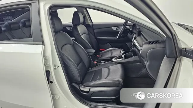 Kia The New K3 2nd generation 2022 Белый из Кореи, фото 4