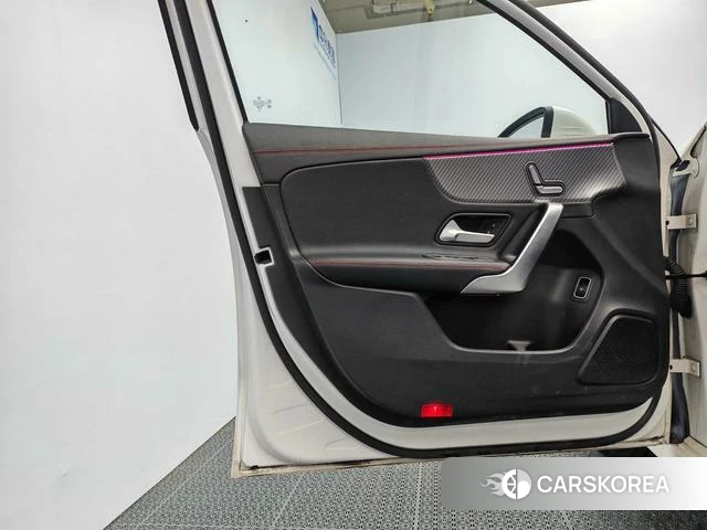 Mercedes-Benz Class A 2023 Белый из Китая, фото 4